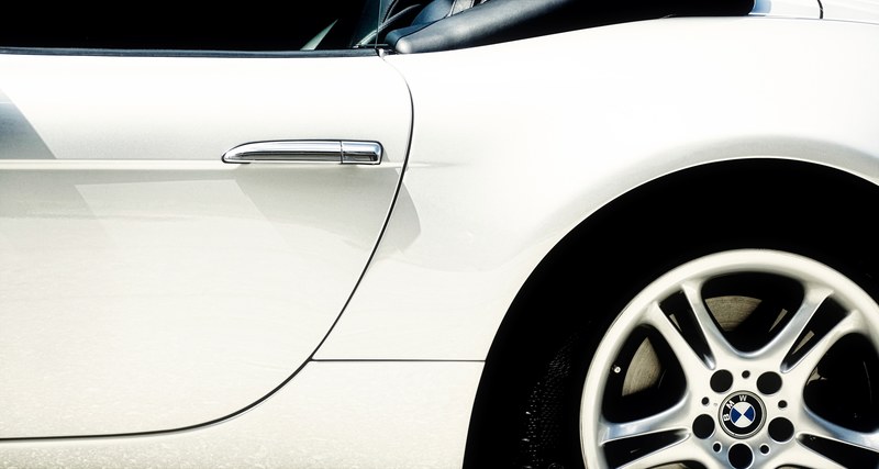 a side view of a white bmws tire and drivers side door, z8 4k