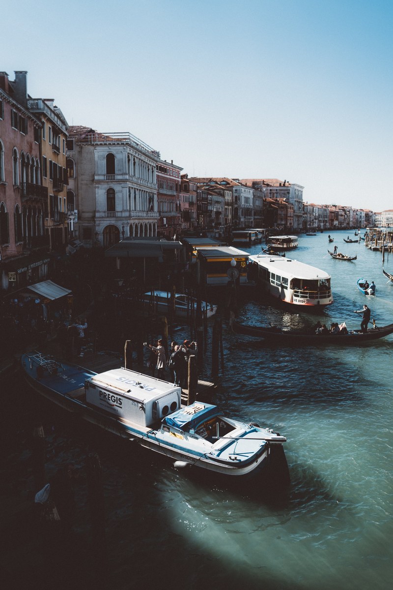 boats and water buses on the grand canal in venice, grand canal waterfront 4k