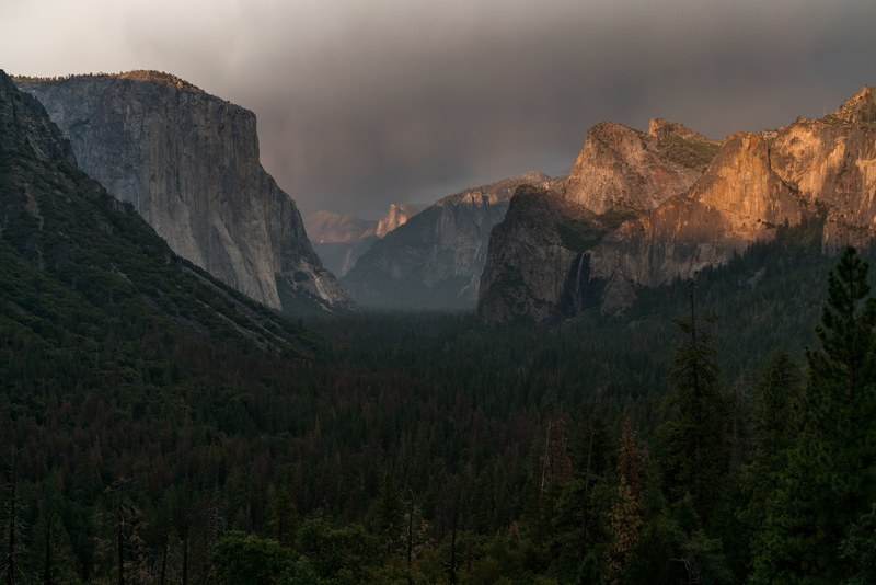 smokey sunset in the valley 4k