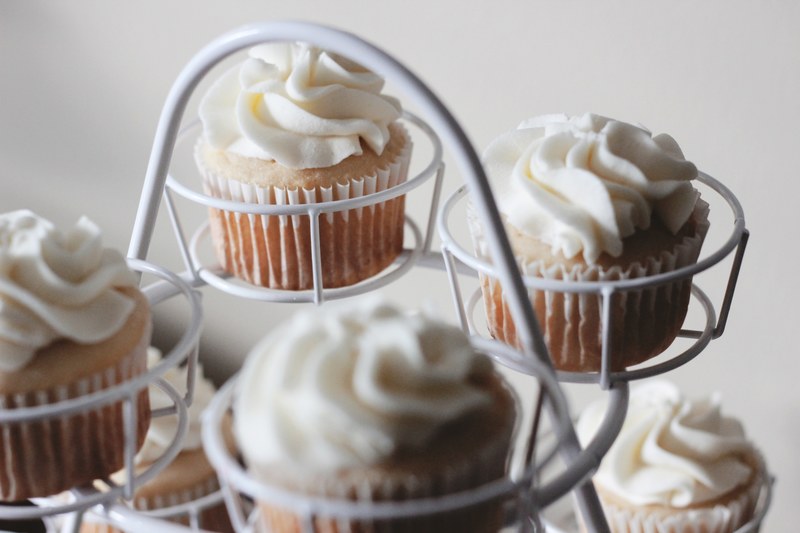 cupcakes with white frosting in a stand in redding, wedding cupcakes 4k