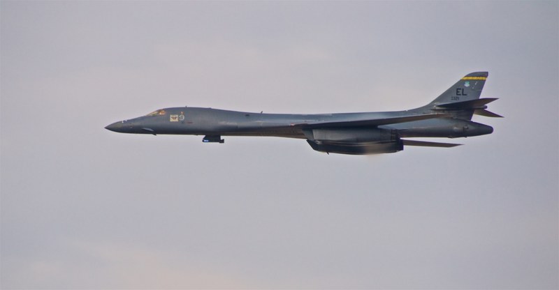 b1 bomber at dubai airshow 2015 4k