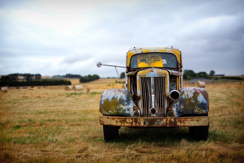 a rusted vintage yellow truck on the great ocean road, rusted truck great ocean road 4k