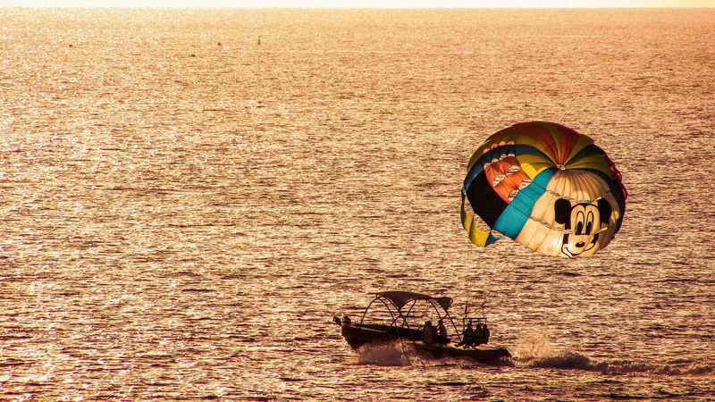 parasailing, paragliding, boat, sea, sunset, 4k