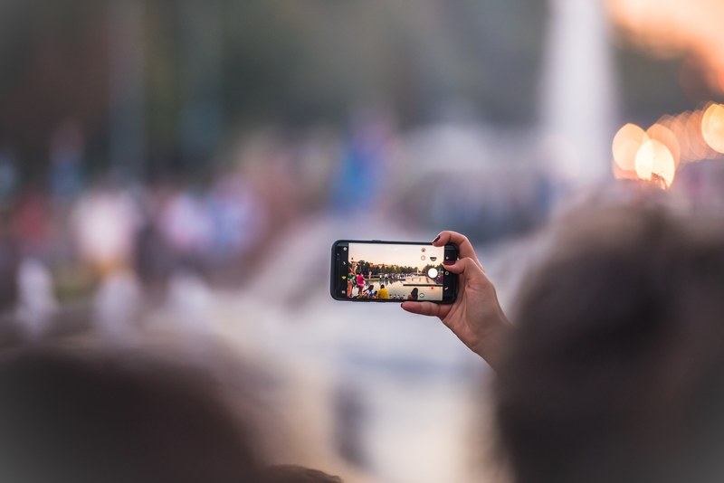person takes a photo of the crown on their iphone, tourist takes a picture 4k