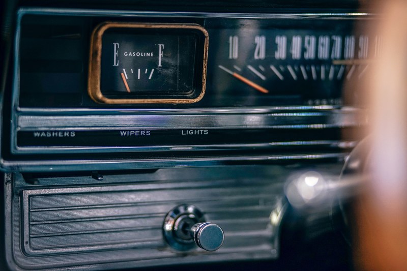 cropped macro shot of vintage cars dashboard, _vintage car dashboard 4k