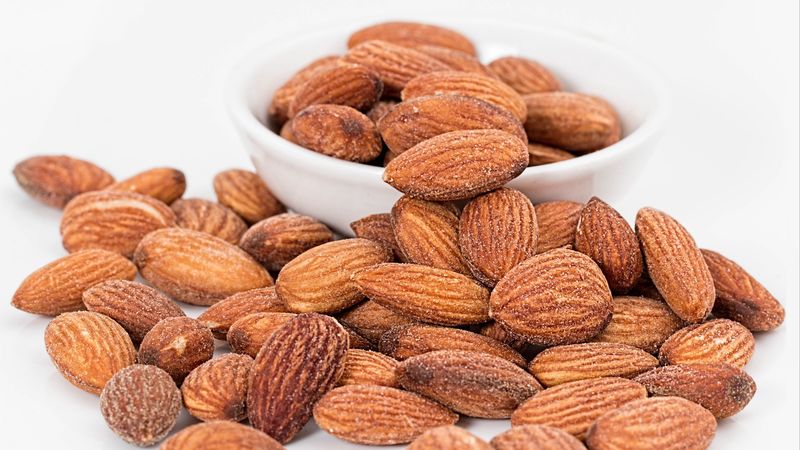 almonds, walnuts, roasted, saucer, 4k
