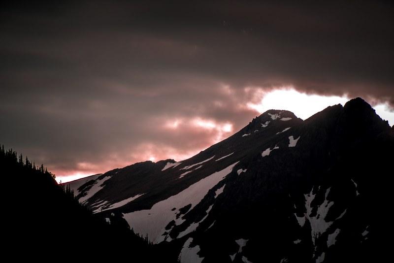 mountain peak break in cloud and mountain range 4k