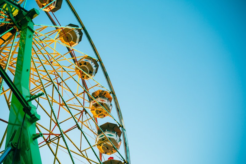 a view from beneath a carnival ride in seattle, seattle fairground ride 4k