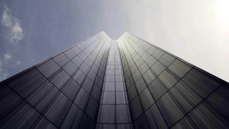a low angle shot of the gray facade of a skyscraper, gray skyscraper facade 4k