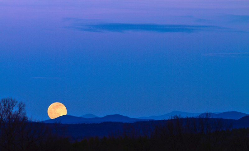 blue moonrise over vermont 4k