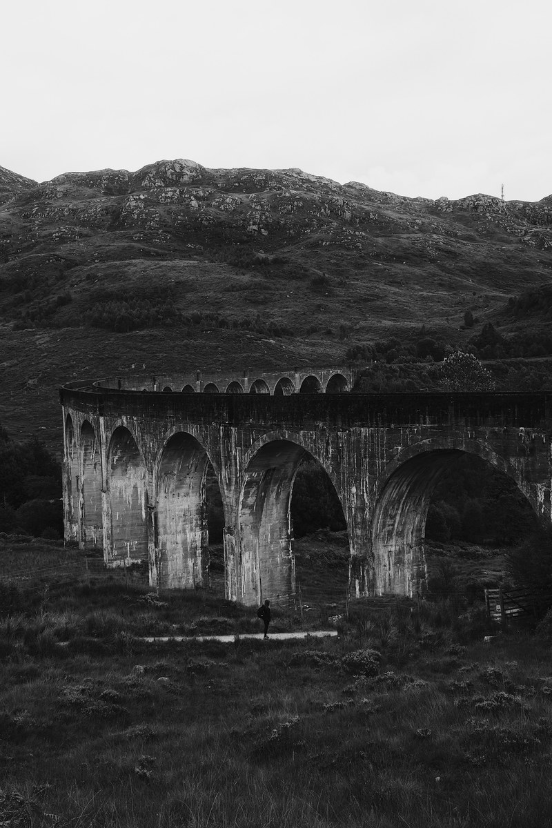 glenfinnan viaduct in black and white 4k