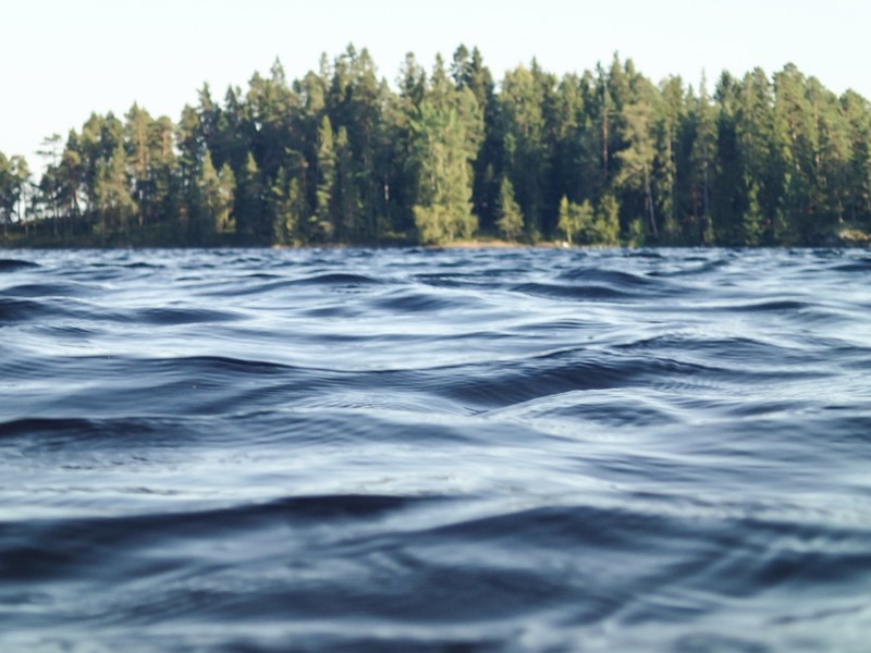 a water level shot of a choppy lake in dalsland, choppy lake surface 4k