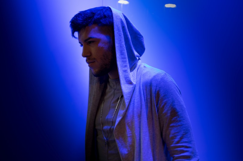 a man in a hoodie against the background of blue and purple hues in salamanca, _man hoodie salamanca 4k