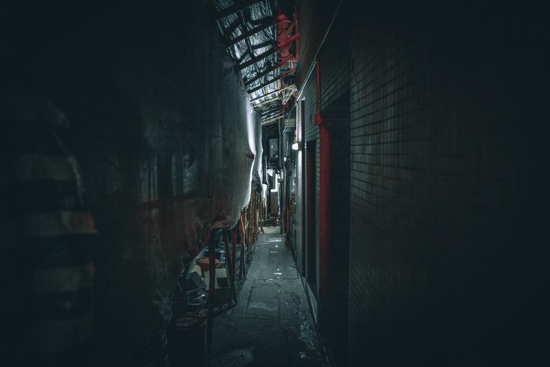 a narrow and dimmed alley with boxes and junk, _narrow dimmed alley 4k