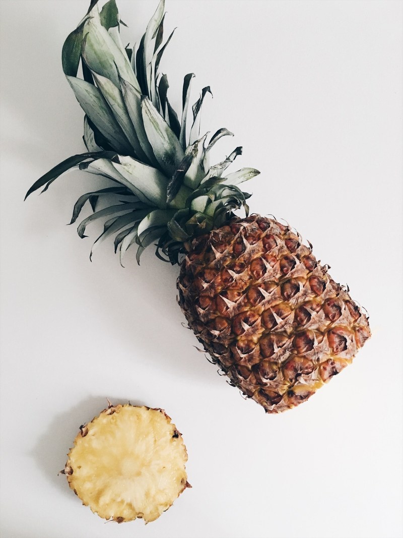 a pineapple lying on its side with its bottom sliced off, _pini 4k