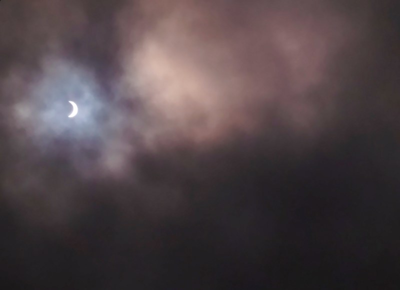 crecent sun amongst the clouds 4k