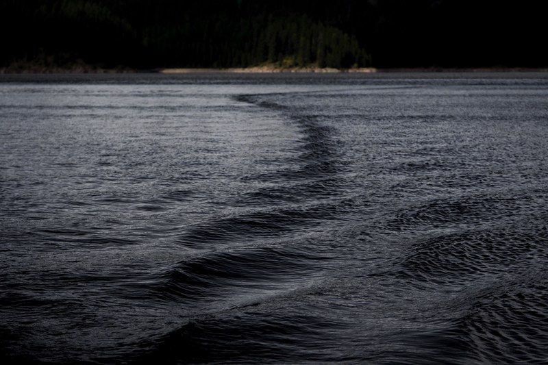 water ripple lake and dark 4k