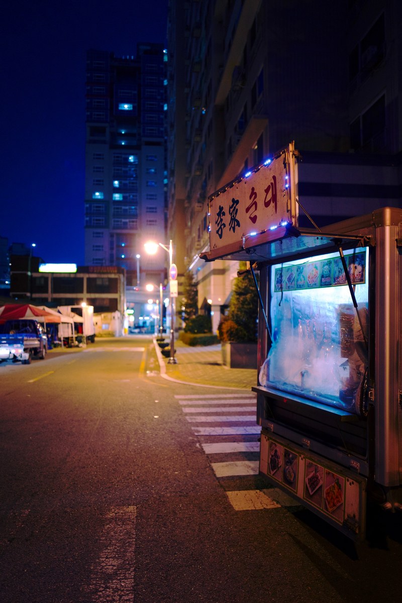 night canteen in seoul 4k