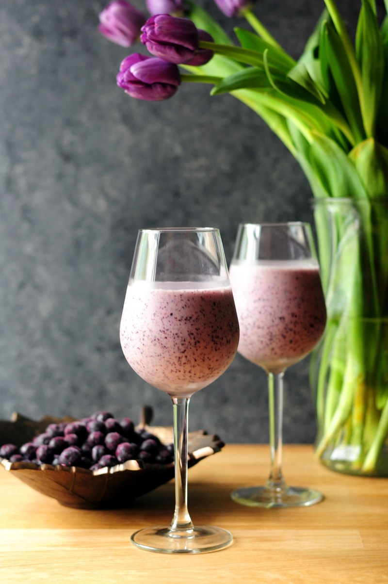 smoothie in wine glasses and a bowl of blueberries, _blueberry cream wine slush 4k