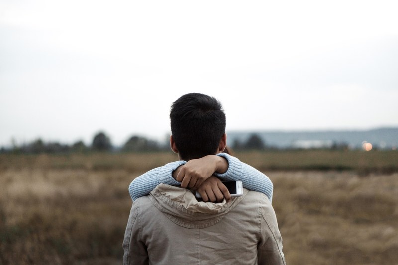 embrace relationship together and faceless 4k