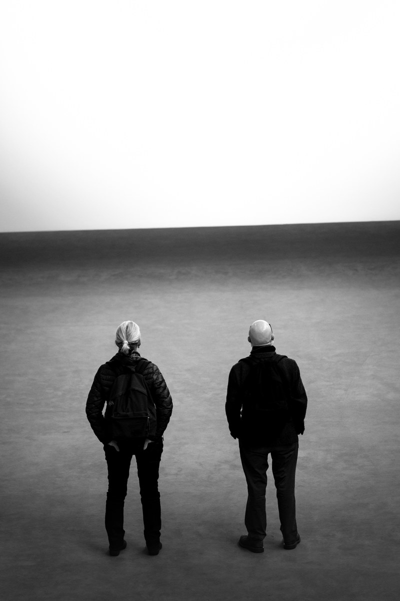 two men staring ahead with their backs to the camera, _men staring ahead 4k
