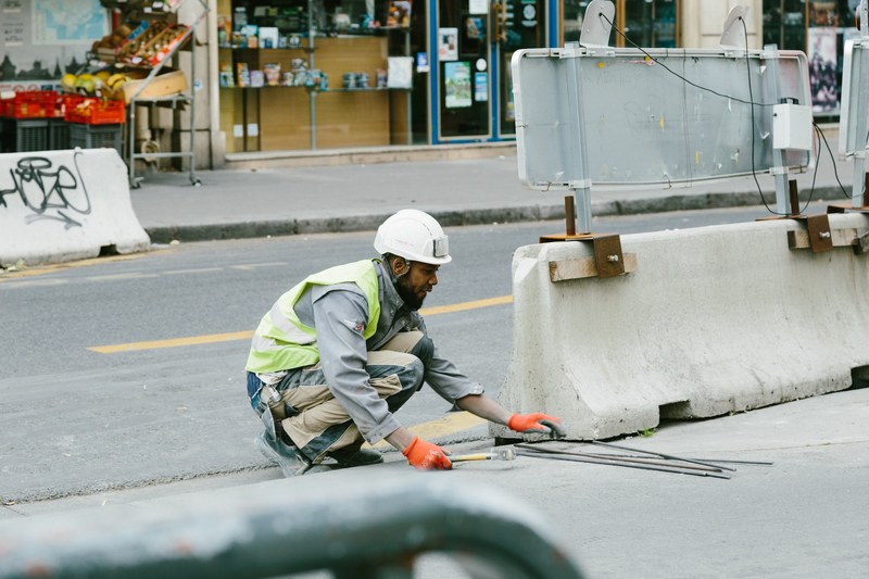 a city worker, _city worker 4k
