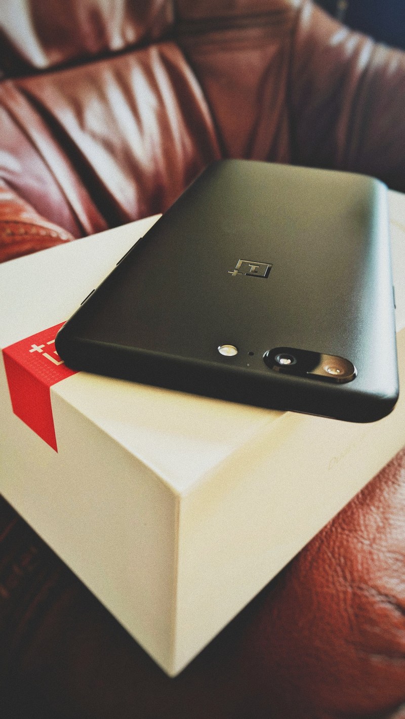 a black smartphone out of its box, _black smartphone 4k