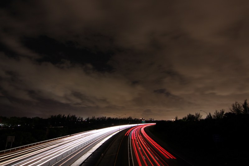a long exposure photo with white and red light trails on the highway, highway light trails 4k