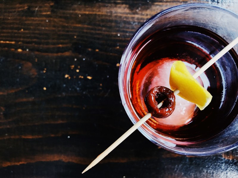 cocktail eat bartender and millenial 4k