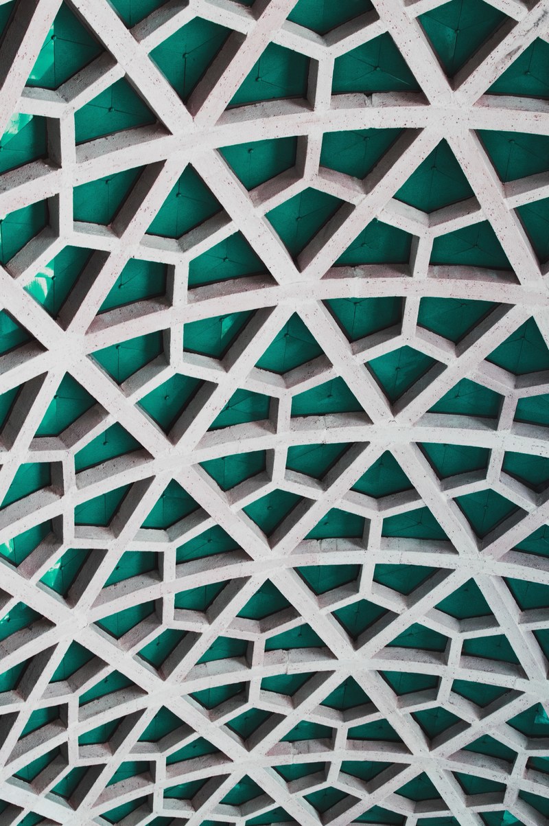 a meshwork of concrete support beams on a ceiling, concrete meshwork 4k