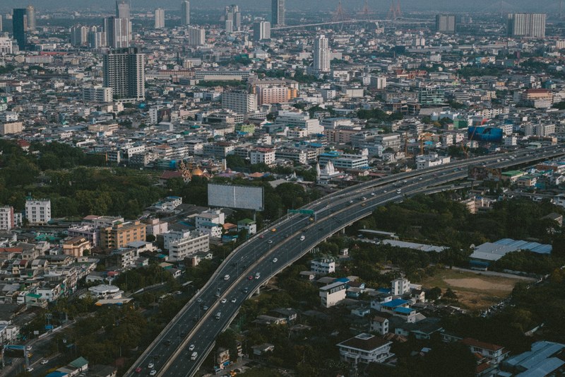 a busy city with heavy traffic on the interstate, _bangkok from above 4k
