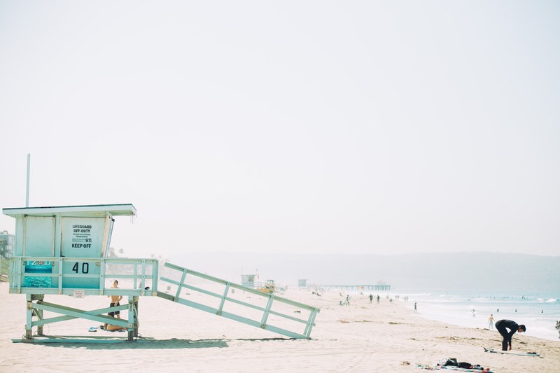 lifeguard station at the crowded manhattan sand beach, lifeguard shack 4k
