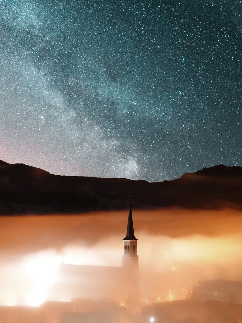 starry sky over a church in untergeri on a foggy night, starry sky foggy night 4k