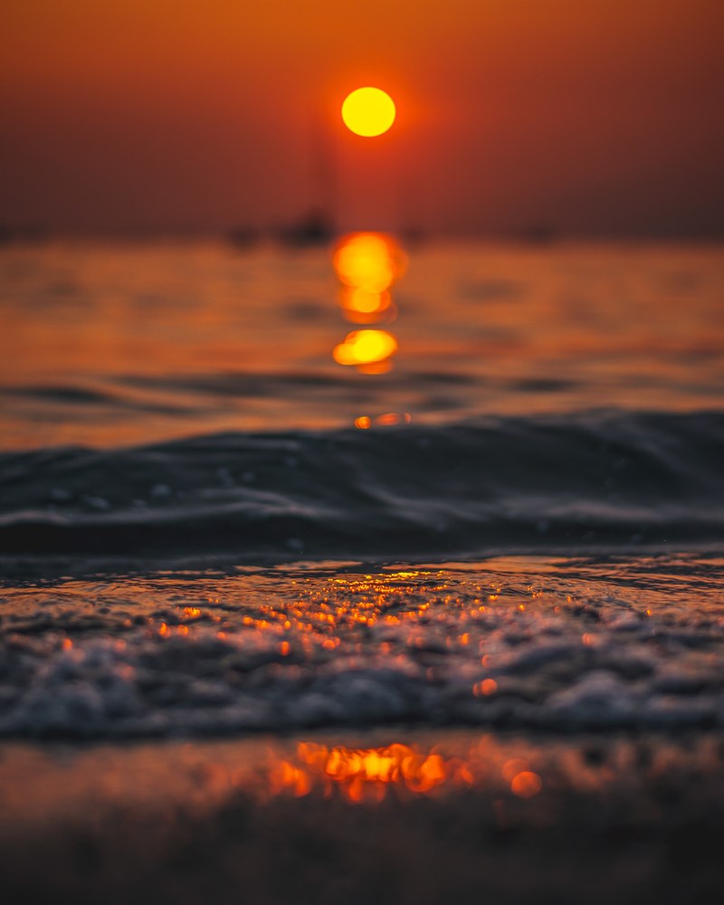 chasing sunsets 4k