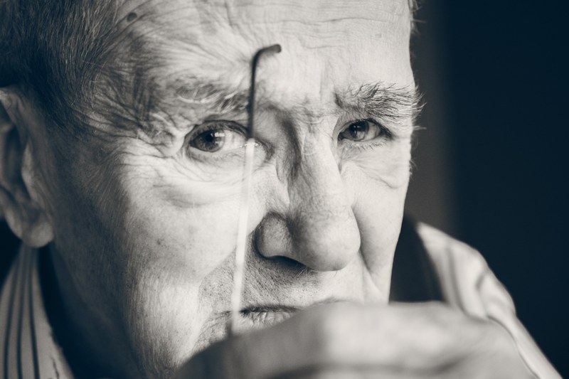 black and white close up of serious old man with wrinkles removing glasses in tournai, my mentor my grand pa 4k