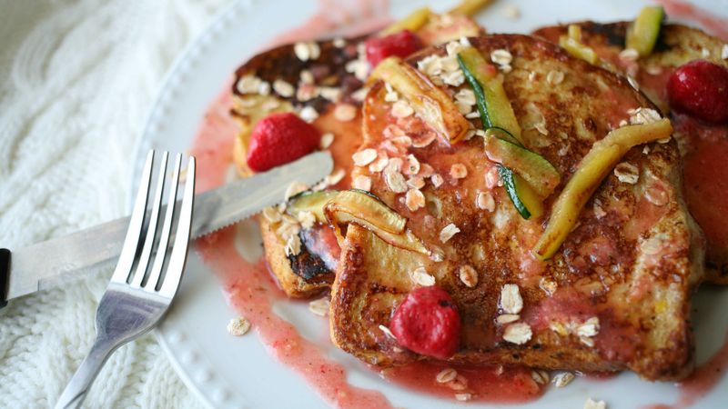 french toast, courgette, sauce, strawberry, 4k