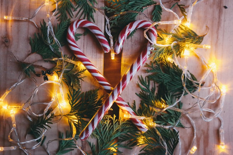 candy canes sitting inside of a wreath surrounded by christmas lights, _wreath with candy canes 4k