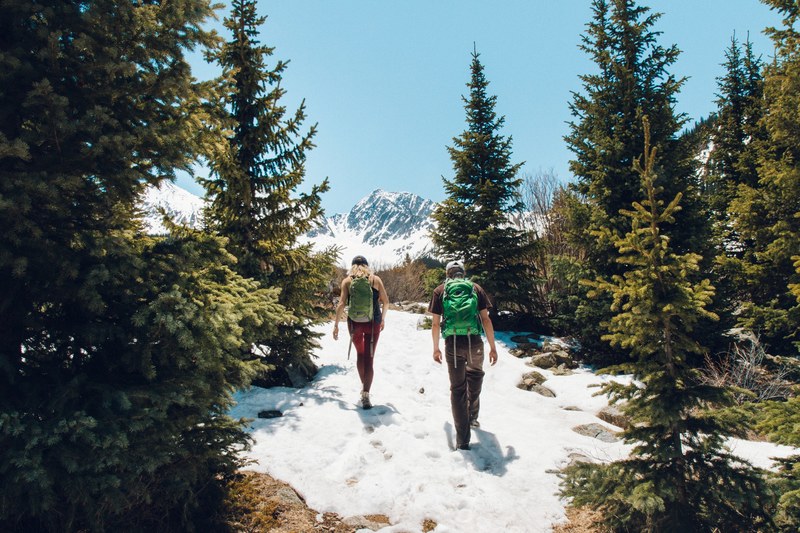 couple friends hiking and trekking 4k