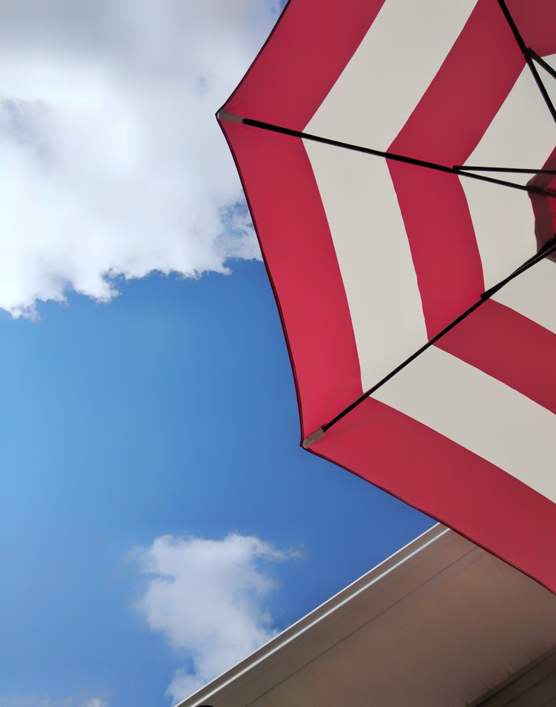 sunny umbrella day 4k