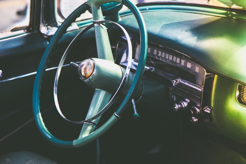 a close up shot of the steering wheel and dashboard of a classic car in london, _car steering wheel dashboard 4k