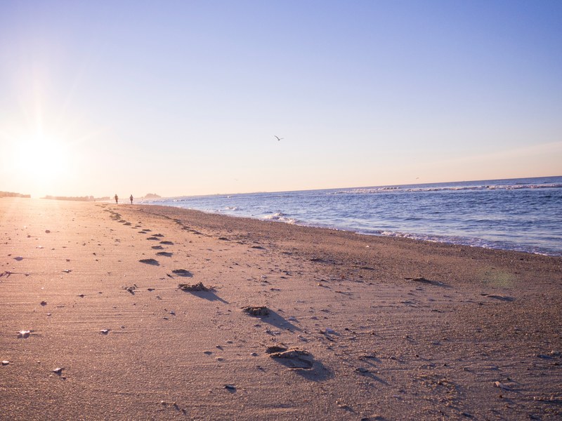 a sunset nearing its end at the end of a beachfront, beach sunset shot 4k