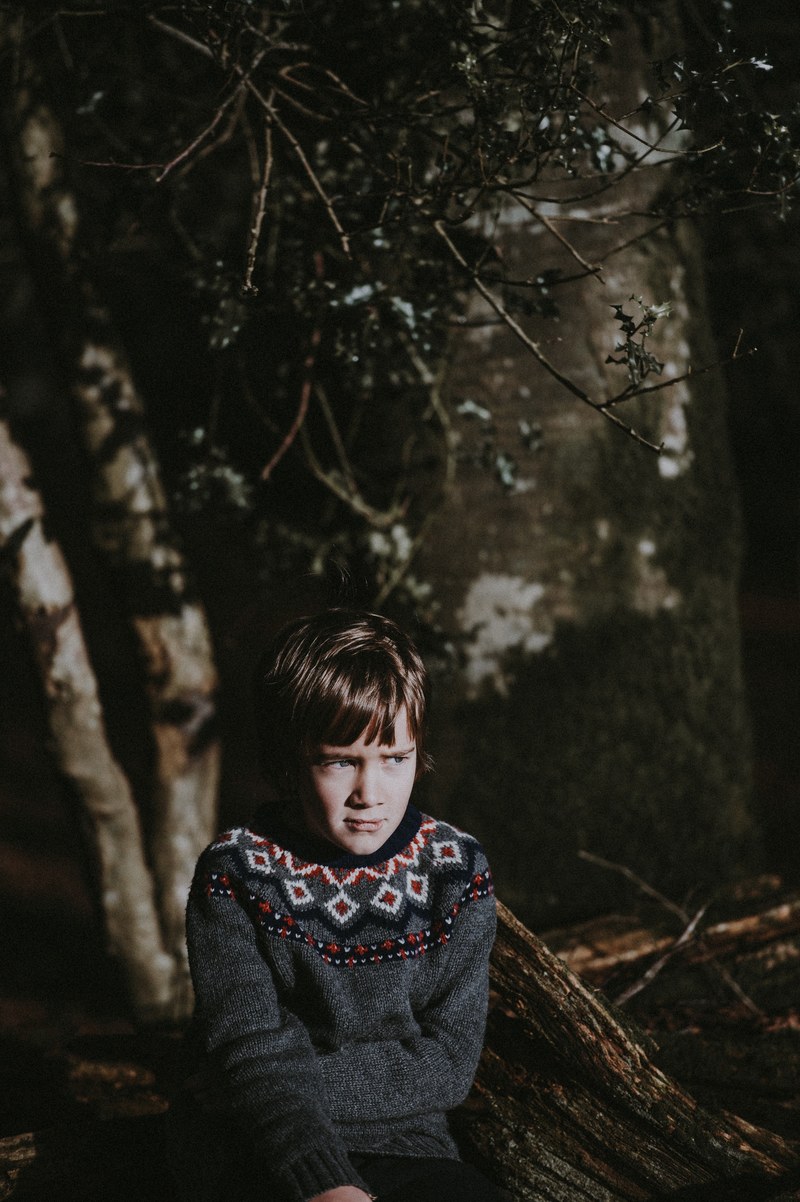 child in the woods 4k