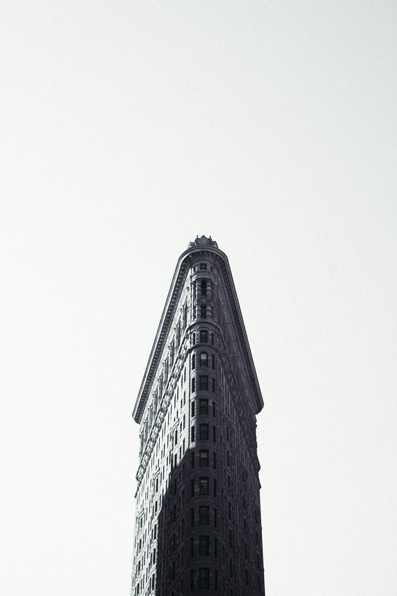 black and white long shot of flatiron building in new york with clear sky, monochrome flatiron new york 4k
