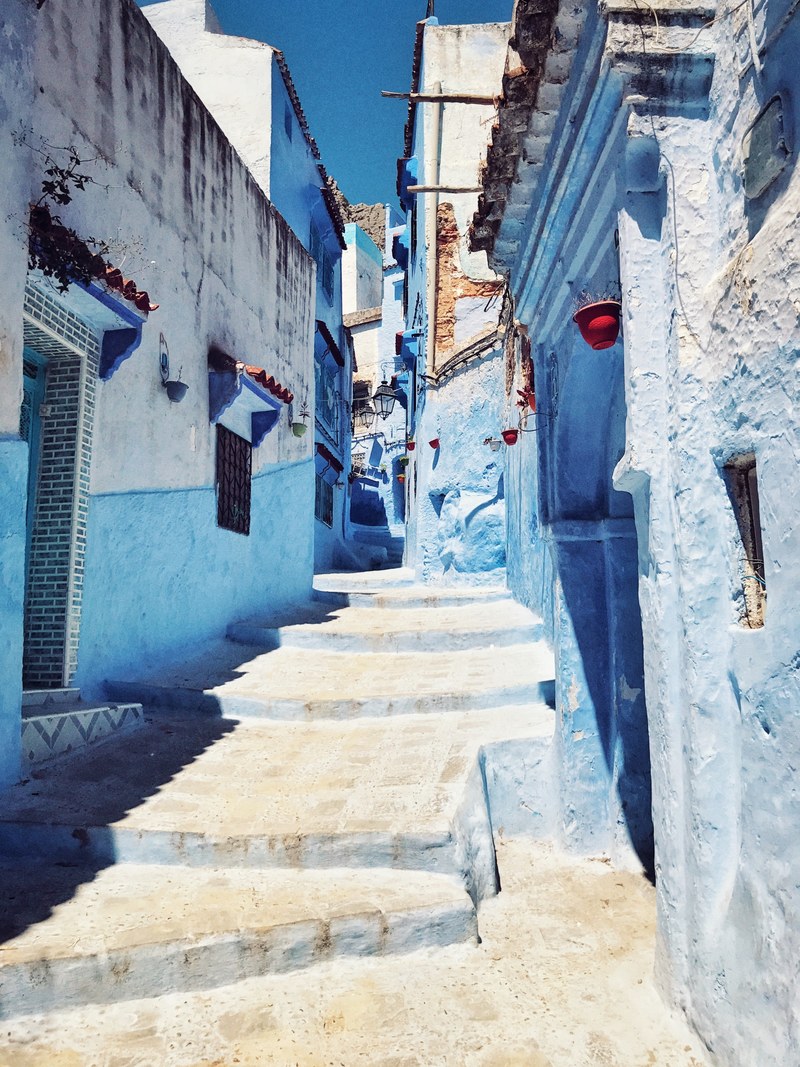 steps in a sloped alley between older buildings, _dive into the blue 4k