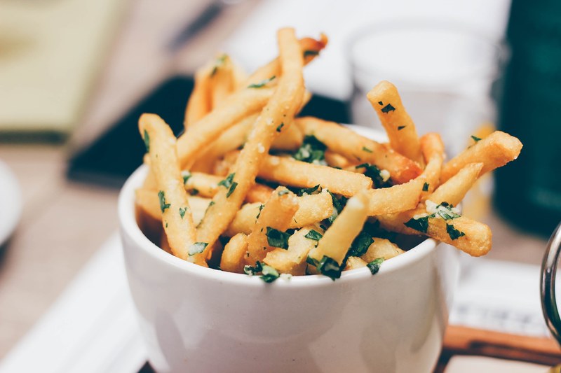 cup of truffle french fries with herbs and garlic at a restaurant, truffle fries 4k