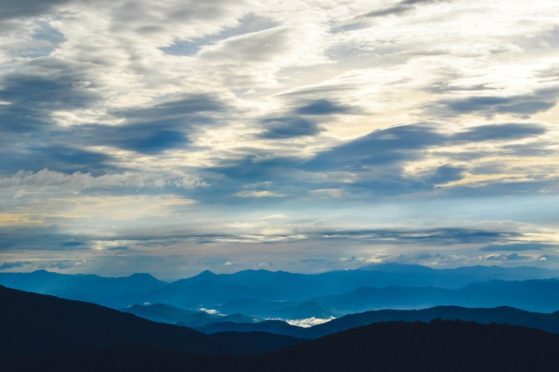 panoramic shot of blue mountain ranges and cloudy skies, _blue folds 4k