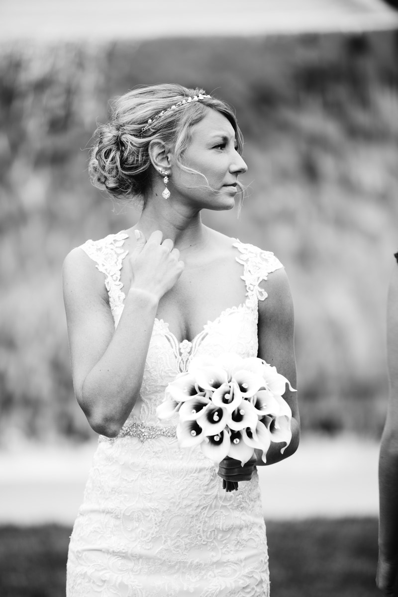 black and white shot of bride in wedding dress holding bouquet greater des moines botanical garden, monochrome bride with bouquet 4k