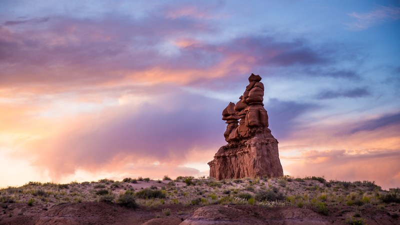 large desert stone landmark at dusk in goblin valley, sunrise on desert sculptures 4k