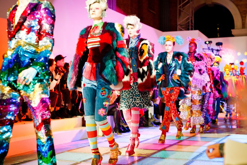runway catwalk fashion and fashion show 4k