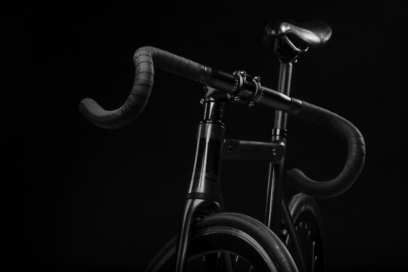 bike handlebars saddle and wheel 4k